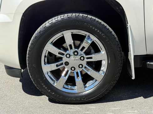 Used 2011 Chevrolet Avalanche LTZ AWD/4WD image 31