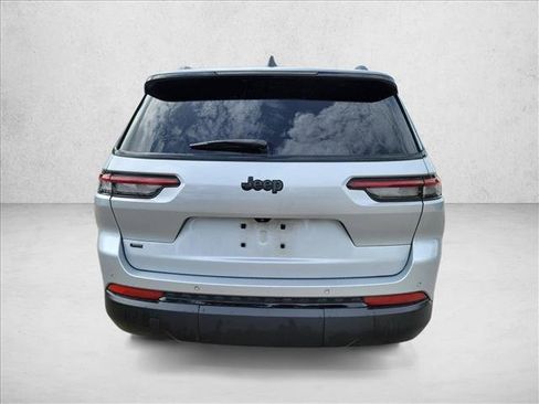 Used 2023 Jeep Grand Cherokee L Laredo RWD image 6
