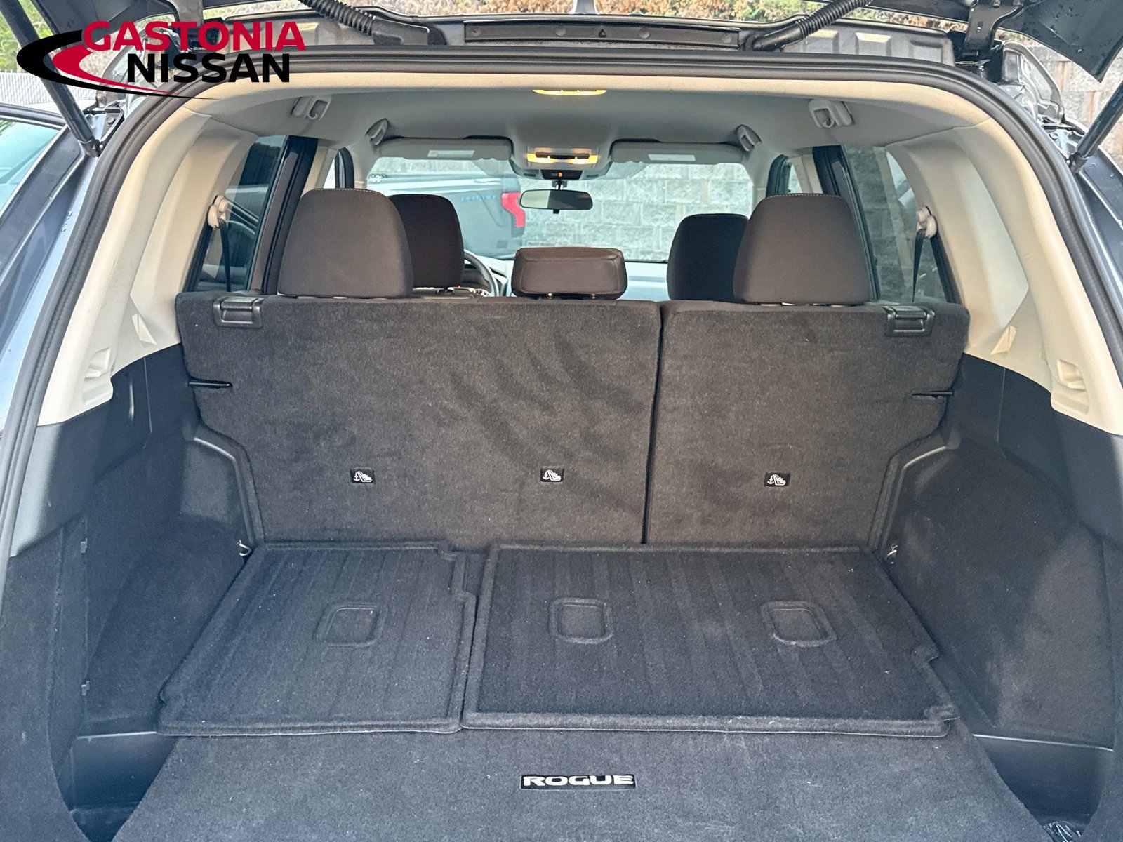 Used 2024 Nissan Rogue S FWD image 32