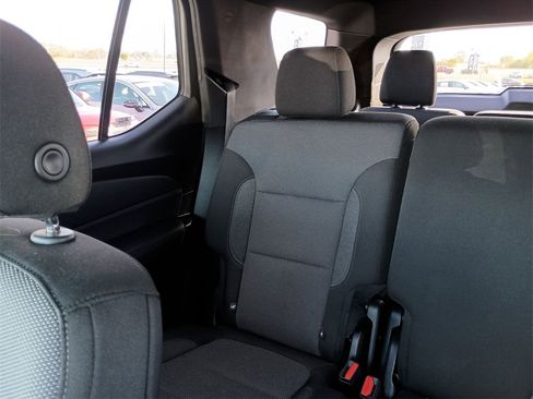 Used 2022 Chevrolet Traverse LT image 12