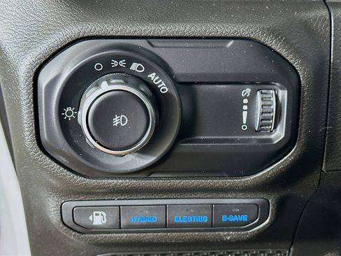 Used 2023 Jeep Wrangler Unlimited Sahara w/ Cold Weather Group AWD/4WD image 16