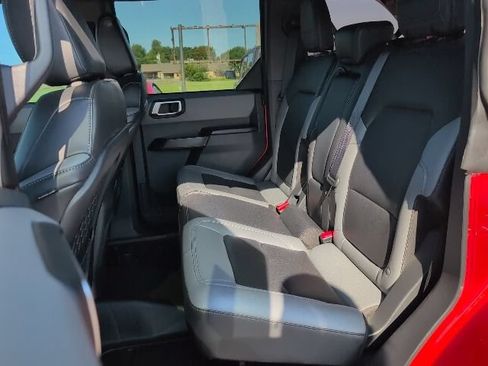 Used 2024 Ford Bronco Badlands w/ Sasquatch Package AWD/4WD image 18