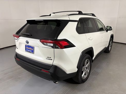 Used 2021 Toyota RAV4 XLE Premium AWD/4WD image 8