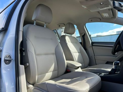 Used 2015 Volkswagen e-Golf SEL Premium image 39