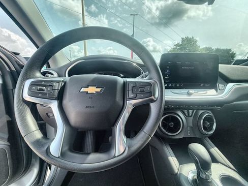 Used 2025 Chevrolet Blazer LT FWD image 11