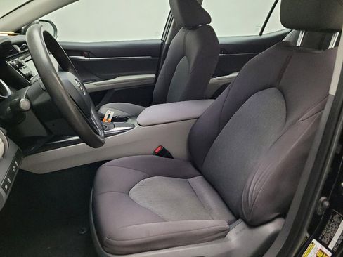 Used 2020 Toyota Camry LE image 17