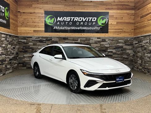 Used 2024 Hyundai Elantra SEL FWD image 2