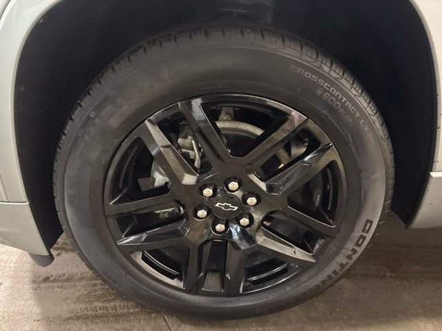 Used 2023 Chevrolet Traverse Premier FWD image 7