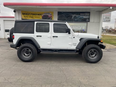 Used 2018 Jeep Wrangler Unlimited Sport S image 2
