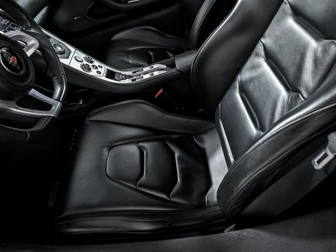 Used 2015 McLaren 650S Spider image 19