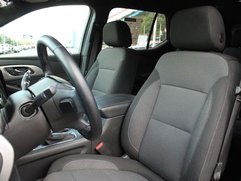 Used 2023 Chevrolet Traverse LT FWD image 13