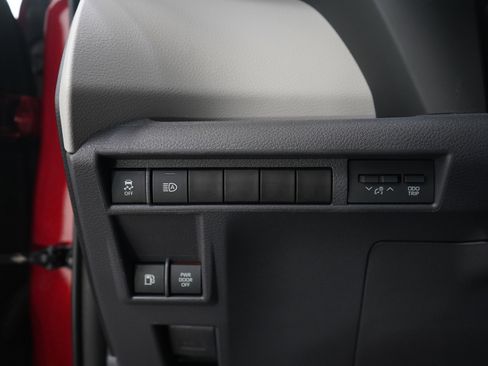 Used 2021 Toyota Sienna XLE image 25