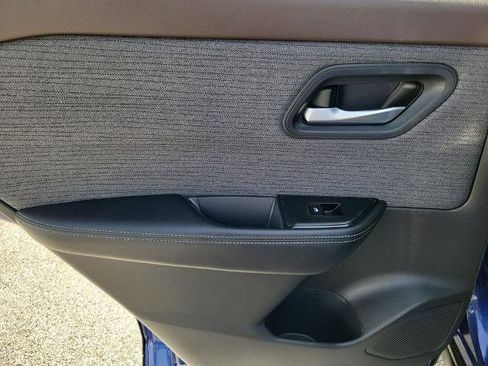 Certified 2023 Nissan Rogue SV AWD/4WD image 17