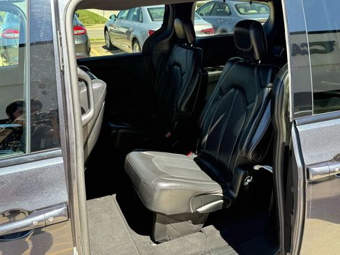 Used 2019 Chrysler Pacifica Touring-L Plus w/ Advanced Safetytec Group image 24
