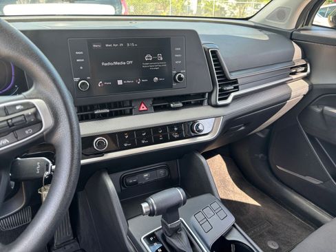 Used 2025 Kia Sportage LX FWD image 17