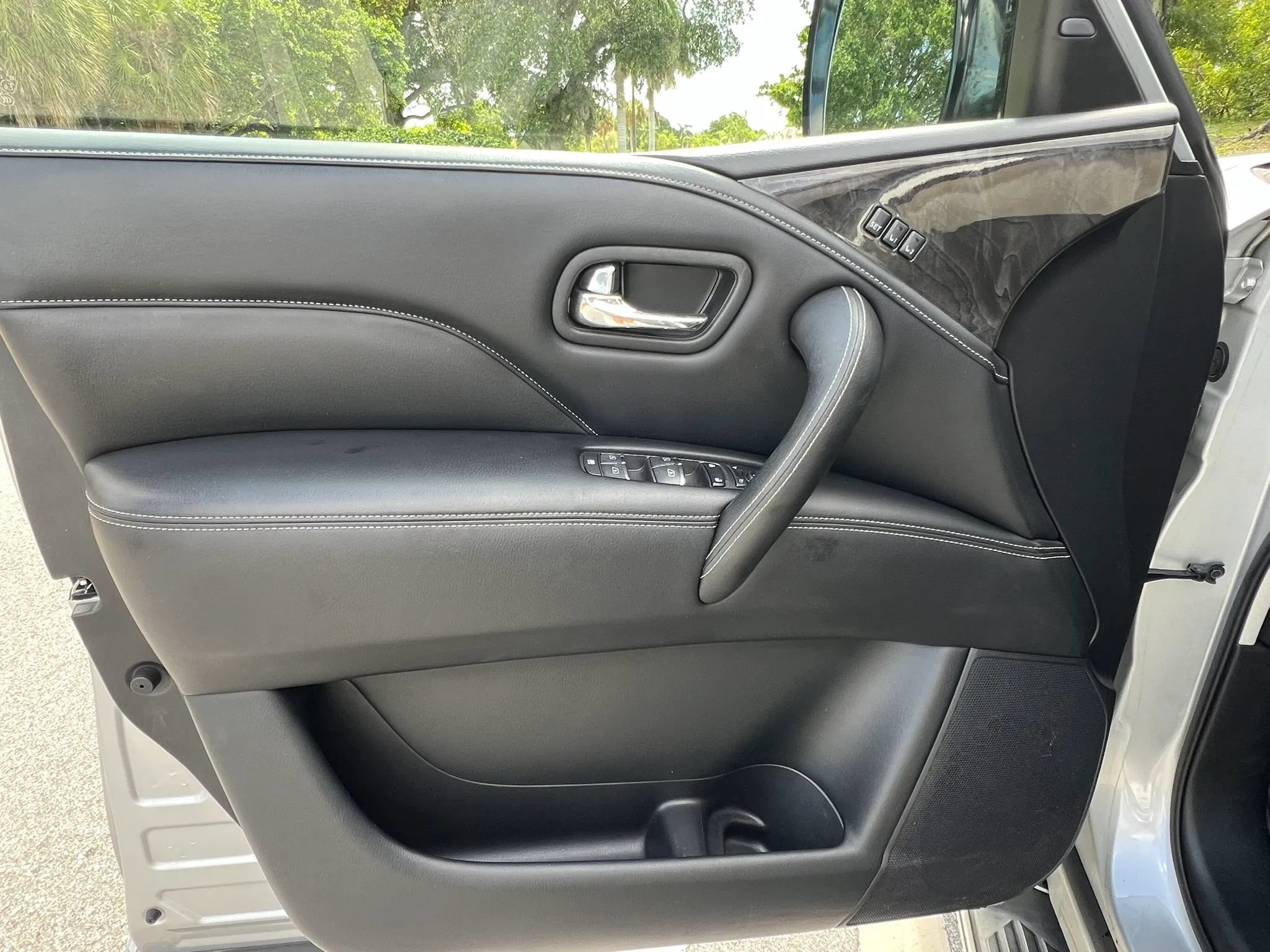 Used 2020 INFINITI QX80 Luxe w/ Proassist Package RWD image 3