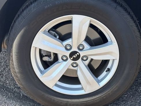 Used 2025 Kia Sorento LX FWD image 9