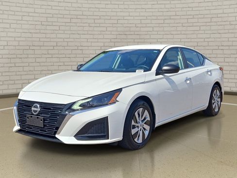 Certified 2025 Nissan Altima 2.5 S FWD image 1