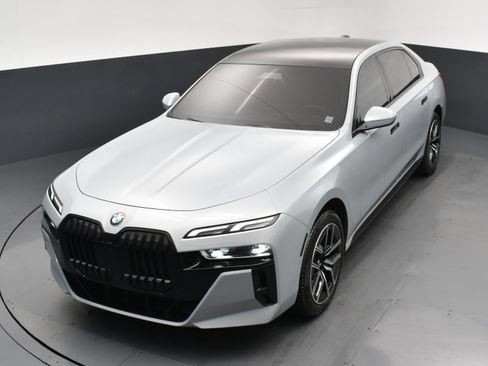 Used 2023 BMW 740i RWD image 22