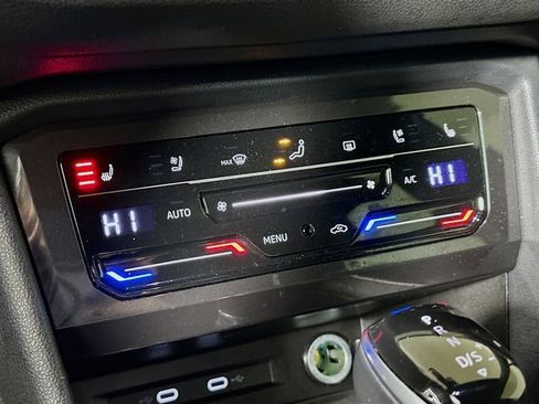 Used 2022 Volkswagen Tiguan SEL R-Line image 17