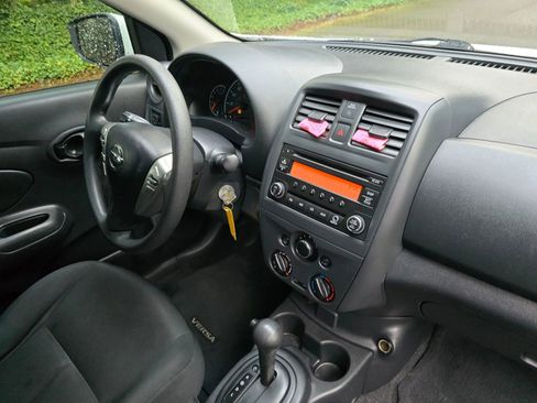 Used 2017 Nissan Versa S Plus image 10