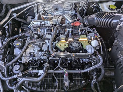 Used 2025 Volkswagen Atlas Cross Sport SE image 35