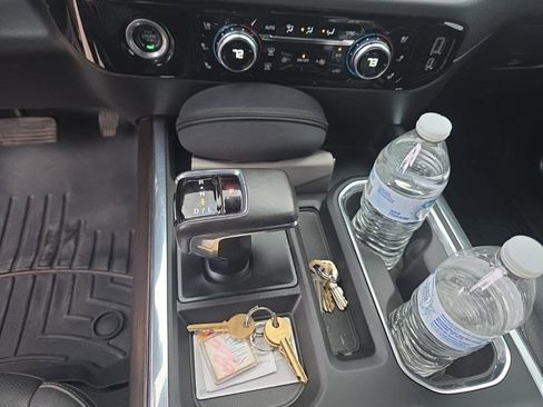 Used 2022 GMC Sierra 1500 SLT w/ SLT Convenience Package image 19