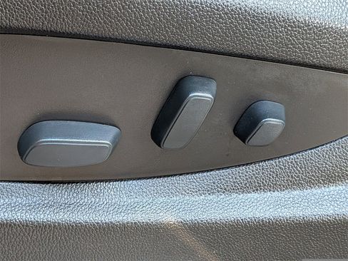 Used 2017 GMC Yukon XL SLT w/ Open Road Package image 22