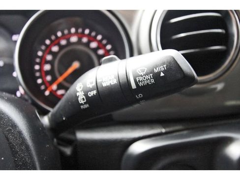 Used 2019 Jeep Wrangler Unlimited Sahara w/ Uconnect 4C Nav & Sound Group AWD/4WD image 17