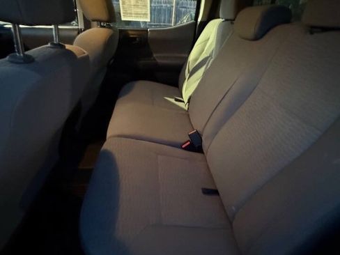 Used 2016 Toyota Tacoma SR AWD/4WD image 11