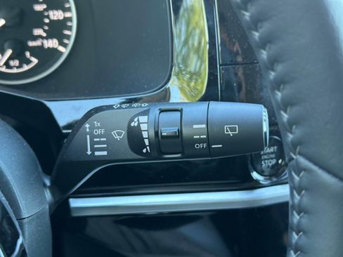Used 2025 Nissan Pathfinder SL AWD/4WD image 23