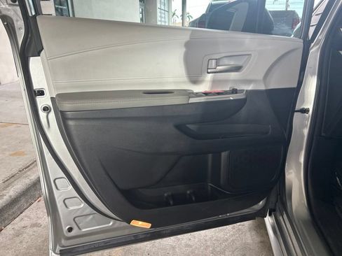 Used 2025 Toyota Sienna XLE FWD image 40