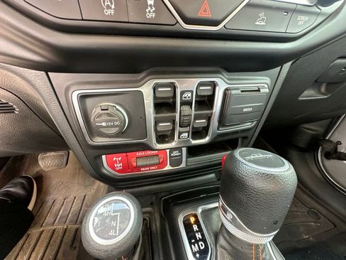 Used 2022 Jeep Gladiator Mojave AWD/4WD image 24