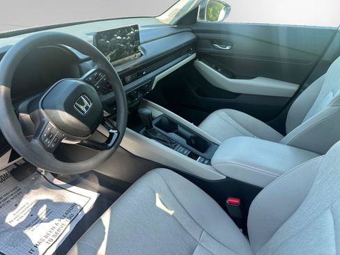 Used 2025 Honda Accord SE image 10