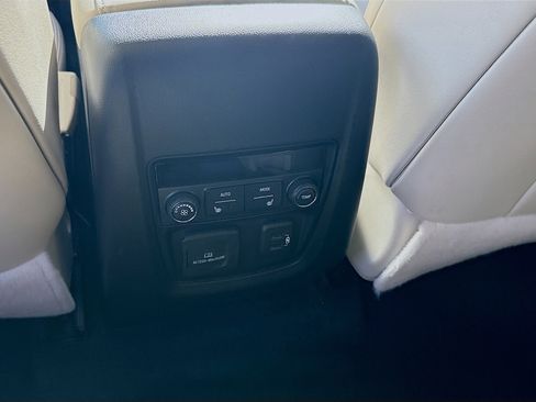 Used 2022 Buick Enclave Avenir w/ Avenir Technology Package image 23