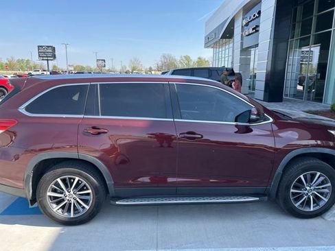 Used 2019 Toyota Highlander XLE image 4