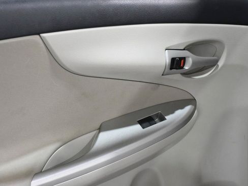 Used 2012 Toyota Corolla LE FWD image 38
