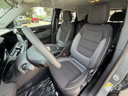 Used 2025 Chevrolet TrailBlazer LT image 33