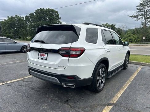 Used 2023 Honda Pilot Elite image 4