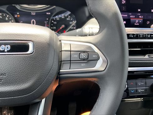 Used 2022 Jeep Compass Latitude FWD image 25