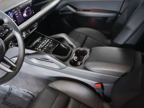 Certified 2025 Porsche Cayenne image 16