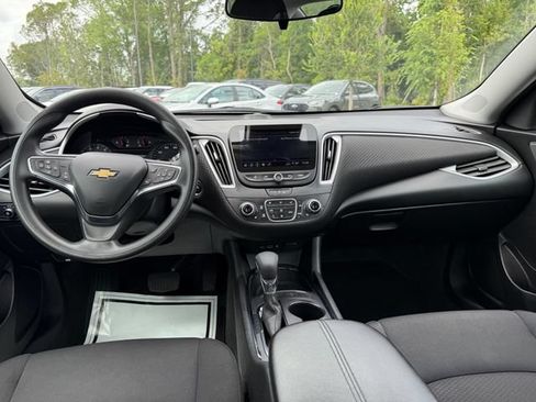Used 2025 Chevrolet Malibu LT FWD image 9