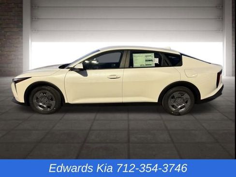 New 2026 Kia K4 LX image 7