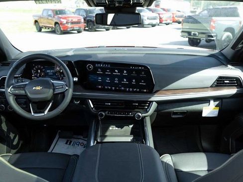 New 2026 Chevrolet Suburban Premier AWD/4WD image 17
