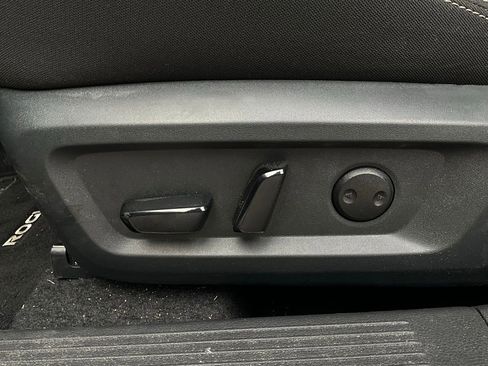 Used 2025 Nissan Rogue SV image 11