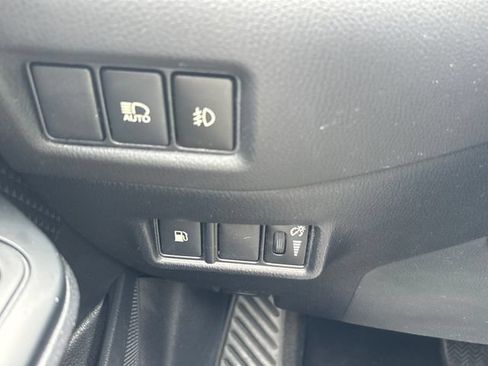 Used 2018 Toyota C-HR XLE FWD image 17