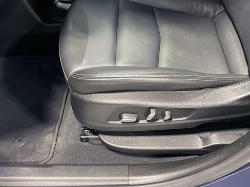 Used 2025 Cadillac XT6 Premium Luxury image 23