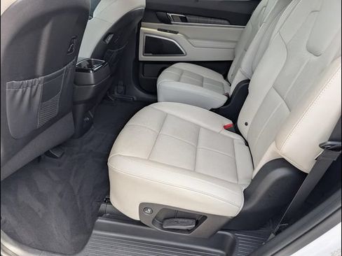 Used 2023 Kia Telluride EX w/ EX Captain's Chair Package FWD image 10