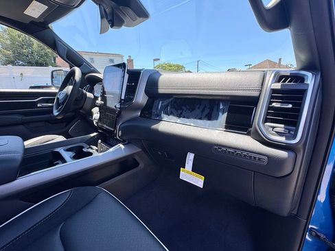 New 2026 RAM 1500 Laramie AWD/4WD image 19