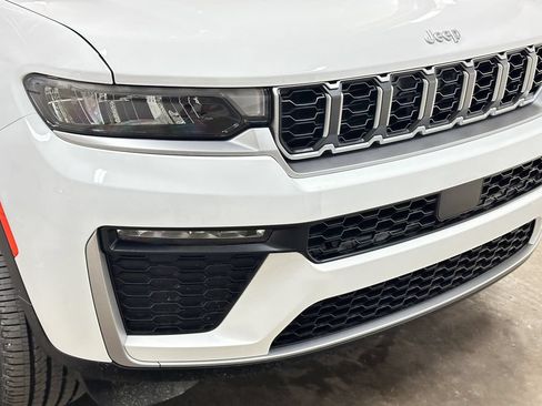 New 2026 Jeep Grand Cherokee Limited AWD/4WD image 12